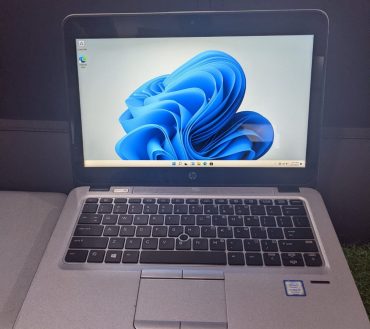 Hp Elitebook 820 G4 7th Gen Core i5 12gig Ram 256SSD speed 2.8~ Intel UHD Graphics 620 4gig 13" screen Fingerprint reader, Type c slot, Sdcard slot and Simslot sleek with excellent battery