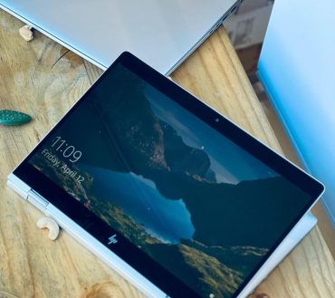 Hp elitebook 830 G6 Core i5 8th generation RAM 16GB SSD 512GB X360 degree rotation TOUCHSCREEN Display Display size 13.3 inches FHD Integrated intel UHD graphics Backlight keyboard